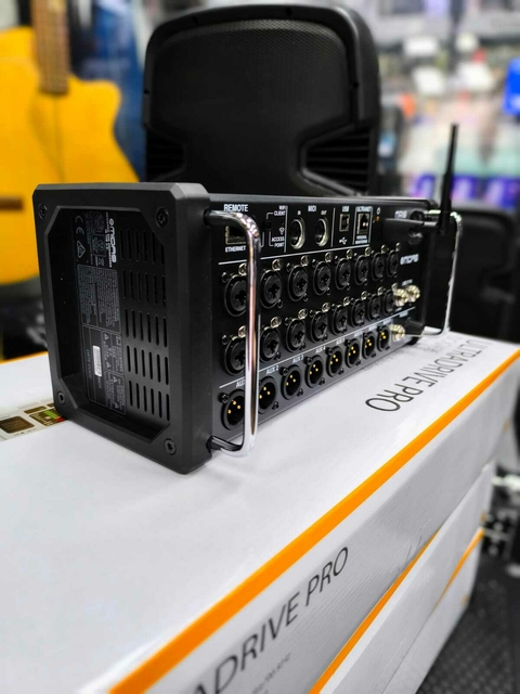 Consola Digital Midas MR18 con dieciocho entradas para tabletas iPad / Android - comprar online