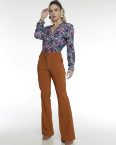 calça flare conhaque