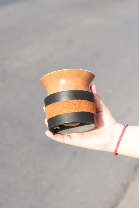 CALABAZA PULIDA CON BASE DE CUERO