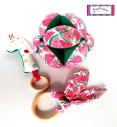 KIT TERNURA. Pelota diseño Montessori, sonajero y mordillo de tela - comprar online