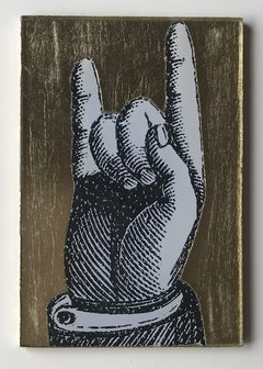 Mano cornuta b&w