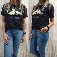 REMERAS ESTAMPADAS GATITOS NEGRA