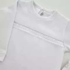 Conjunto de recién nacido body algodon con puntilla y pantalon flores fondo blanco- Talle 1