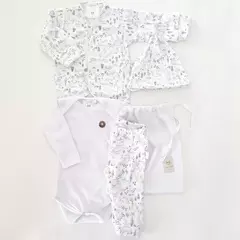 Kit x 4 bodyalgodon blanco, campera y pantalon osos celeste y verde + gorro + bolsa - Talle 1 - comprar online