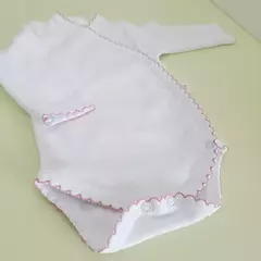 BODY INTERLOCK CRUZADO BLANCO PICOT ROSA - Talle 6 meses - tienda online