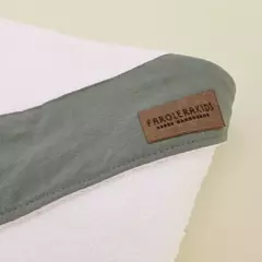 Toallòn 1mts x 1mts con detalle tusor VERDE - Inquietos