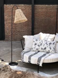 LAMPARA DE PIE BUCHI (demora 30/40 dias) en internet
