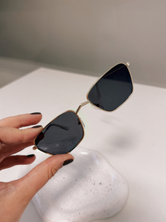 Óculos Essence preto na internet