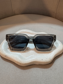 Óculos Bold cinza na internet