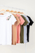 Remera Escote Redondo Bordada Flor Rosa - KAITEKI