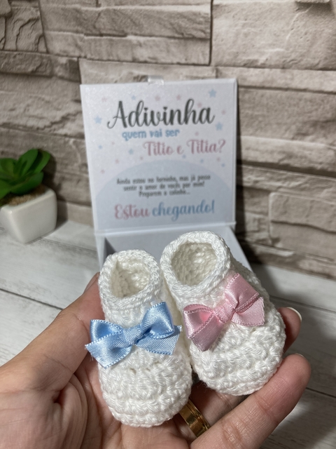 Caixa com sapatinho para revelação de gravidez