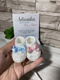 Caixa com sapatinho para revelação de gravidez - comprar online
