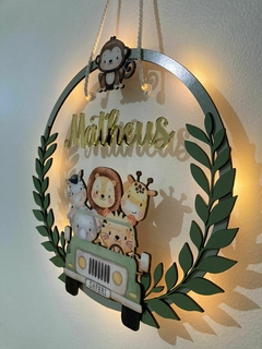 Guirlanda Porta Maternidade em acrílico cristal, apliques Mdf e iluminação LED - Sabiá Personalizados