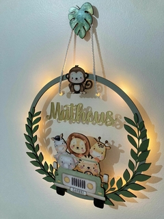 Guirlanda Porta Maternidade em acrílico cristal, apliques Mdf e iluminação LED
