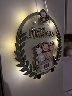 Imagem do Guirlanda Porta Maternidade em acrílico cristal, apliques Mdf e iluminação LED