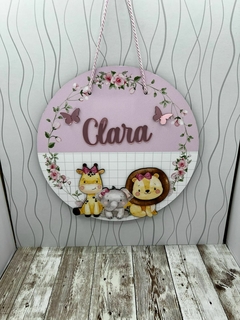 Porta Maternidade Floral trio menina na internet