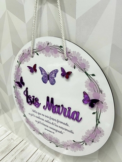 Porta Maternidade Borboleta jardim encantado lilás "antes que..." com aplique - Sabiá Personalizados