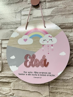 Porta Maternidade Arco-íris chuva de amor com versículo Samuel 1:27 na internet