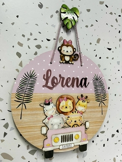 Porta Maternidade Safari jeep rosa fundo poá menina - loja online