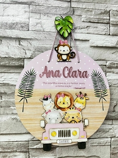 Porta Maternidade Safari jeep rosa poá com versículo Samuel 1:27 menina - comprar online