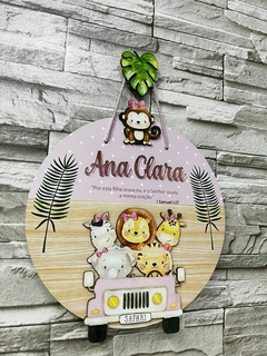 Porta Maternidade Safari jeep rosa poá com versículo Samuel 1:27 menina - Sabiá Personalizados