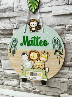 Porta Maternidade Safari jeep verde poá com nome em acrílico verde - comprar online