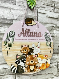 Porta Maternidade Bosque encantado com versículo Salmos 17:8 - Sabiá Personalizados