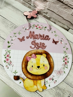 Porta Maternidade Floral Leãozinha na internet