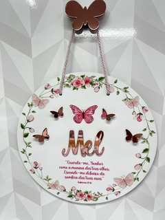 Porta Maternidade Borboleta jardim encantado "Guarda-me..." Salmos 17:8 com aplique borboletas na internet