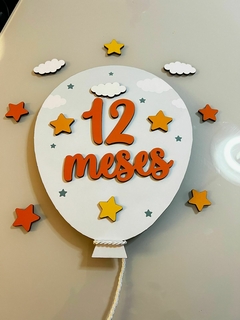 Kit mêsversário Céu estrelado numeros laranja e estrelas amarelas na internet