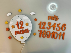 Kit mêsversário Céu estrelado numeros laranja e estrelas amarelas - comprar online
