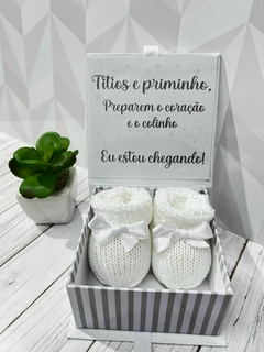 Caixa com sapatinho para revelação de gravidez Titios e primos - comprar online