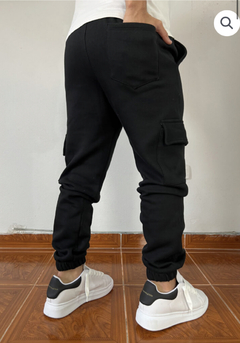 Jogging cargo negro - ORO AZTECA