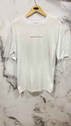 REMERA SIMPLIFICALO WHITE OVER en internet