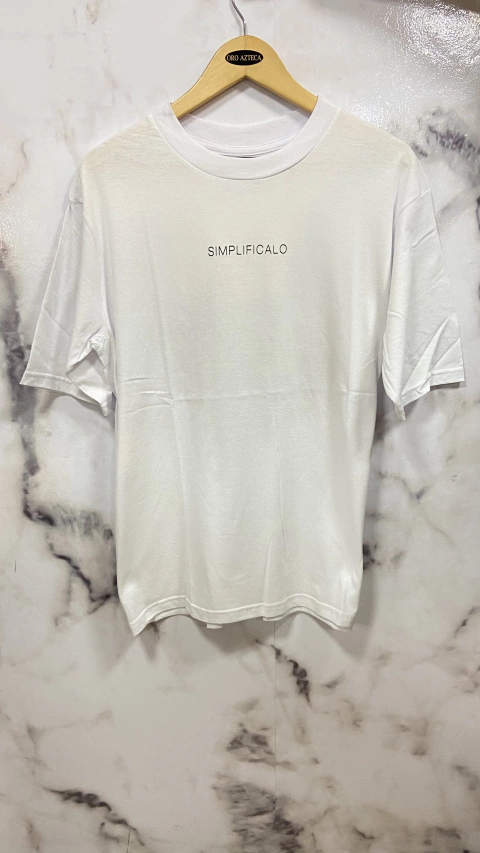 REMERA SIMPLIFICALO WHITE OVER