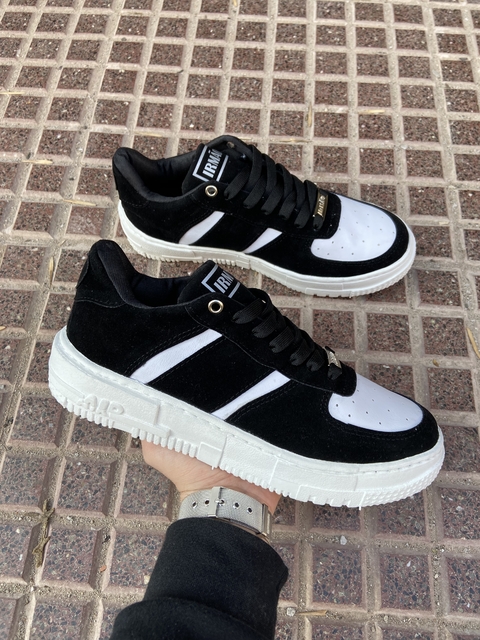 WOLF PIXEL BLACK