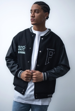 CAMPERA UNIVERSITARIA NEGRA - comprar online