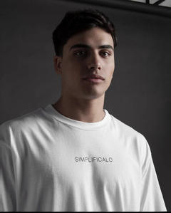 REMERA SIMPLIFICALO WHITE OVER - comprar online