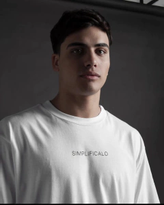 REMERA SIMPLIFICALO WHITE OVER - comprar online