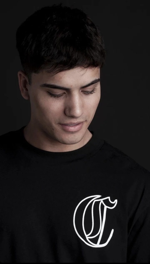 REMERA NEGRA GLADIADOR OVERSIZE