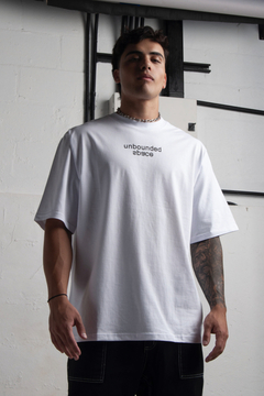 REMERA SPACE OVERSIZE en internet