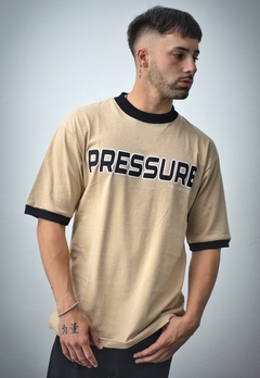 REMERA PRESSURE BEIGE en internet