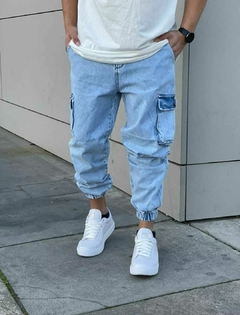 JOGGER CARGO CELESTE en internet