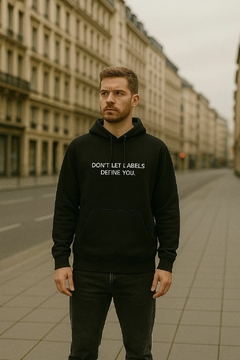 BUZO LABELS NEGRO FRIZADO - comprar online