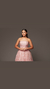 VESTIDO BORDADO COM PAETÊS DE PÉROLAS.