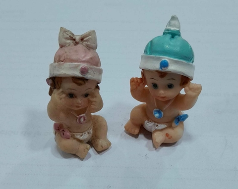 Bebé Sentado con Gorra