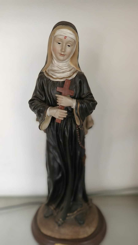Santa Rita de 40 cm de resina