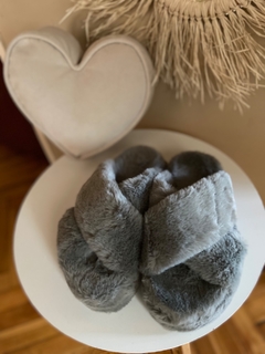 pantufla gris en internet