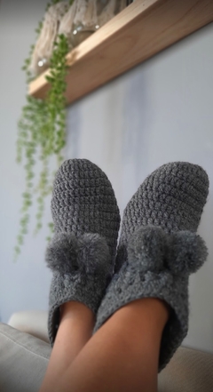 pantuflas pompon grises en internet