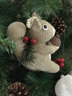 ardilla con bellota - comprar online